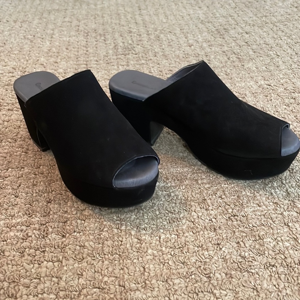 Chocolate Blu platform slide in black suede size 6.5